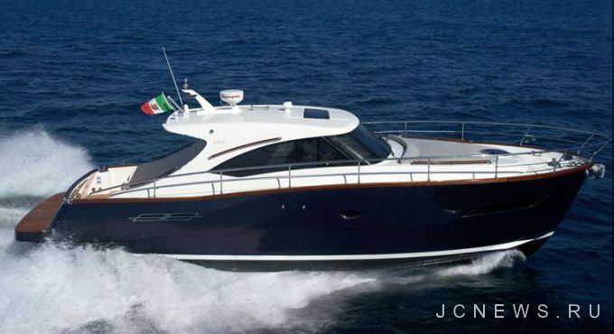 Chris-Craft     Commander